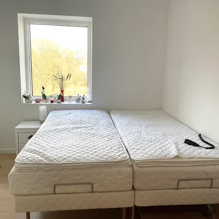 Апартаменты Unique Three Bedroom In The Of With Private Parking Колдинг