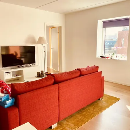 Unique Three Bedroom In The Of With Private Parking Апартаменты