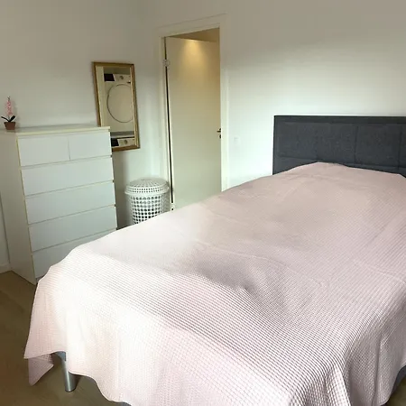 Unique Three Bedroom In The Of With Private Parking Apartment *